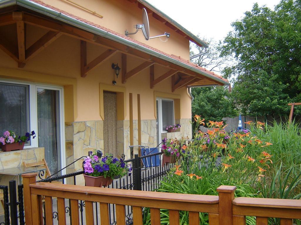 Aranyhal Apartman Sarvar Exterior photo
